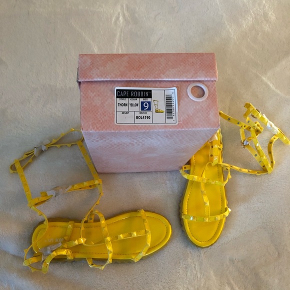Cape Robbin Thorn Yellow Gladiator Sandals - Picture 12 of 13